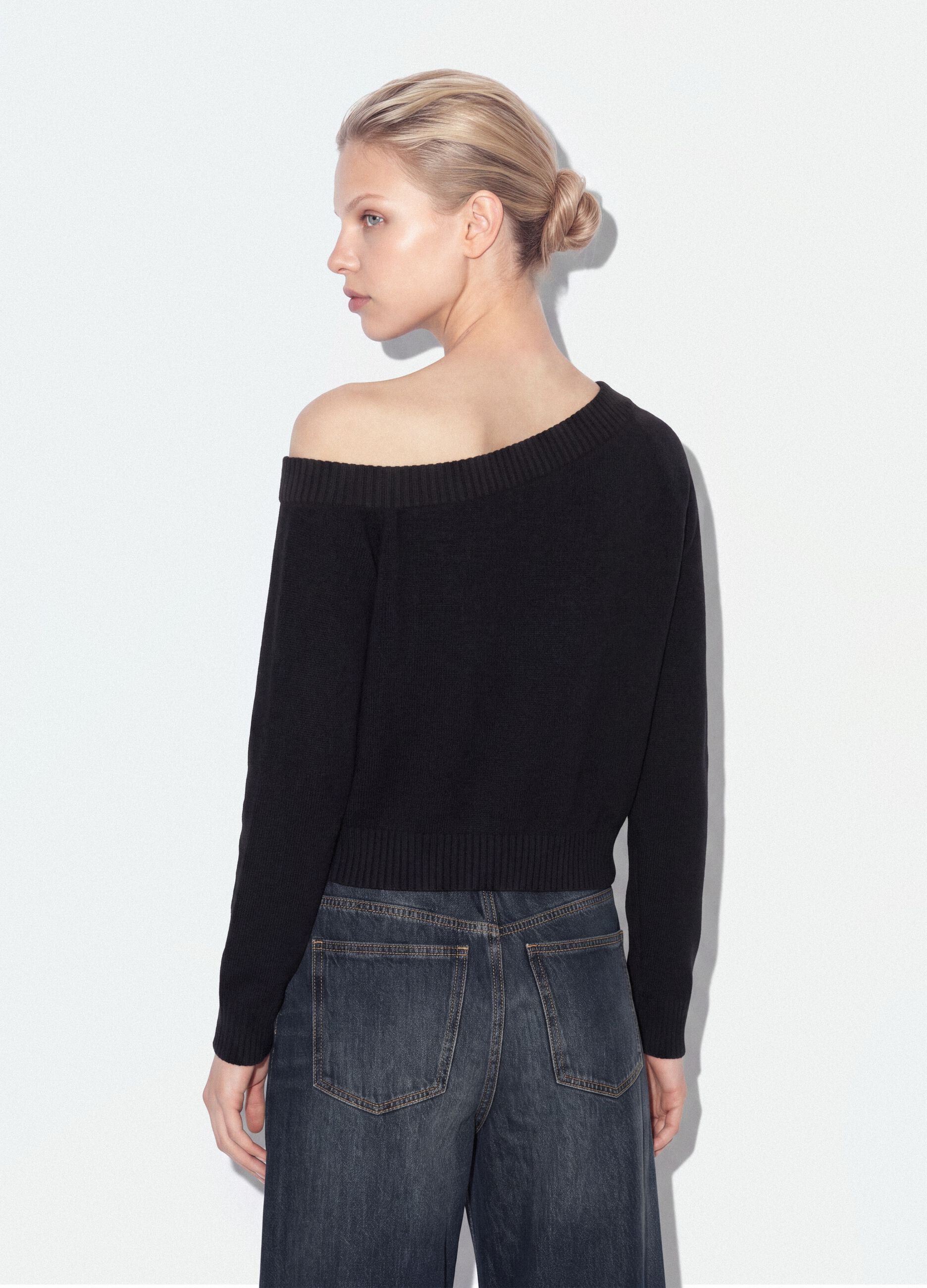 Black fitted viscose-blend top with boat neck