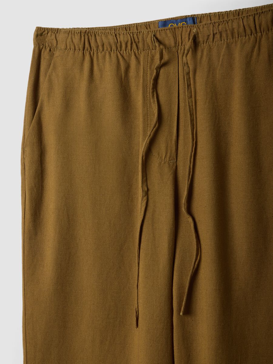 Pantaloni in misto viscosa e lino marroni straight fit con coulisse_5