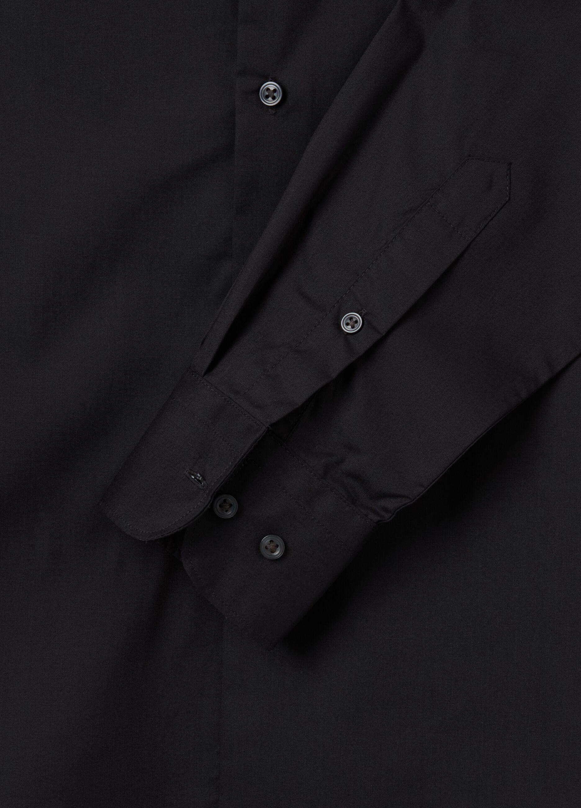 Slim-fit solid colour easy-iron shirt