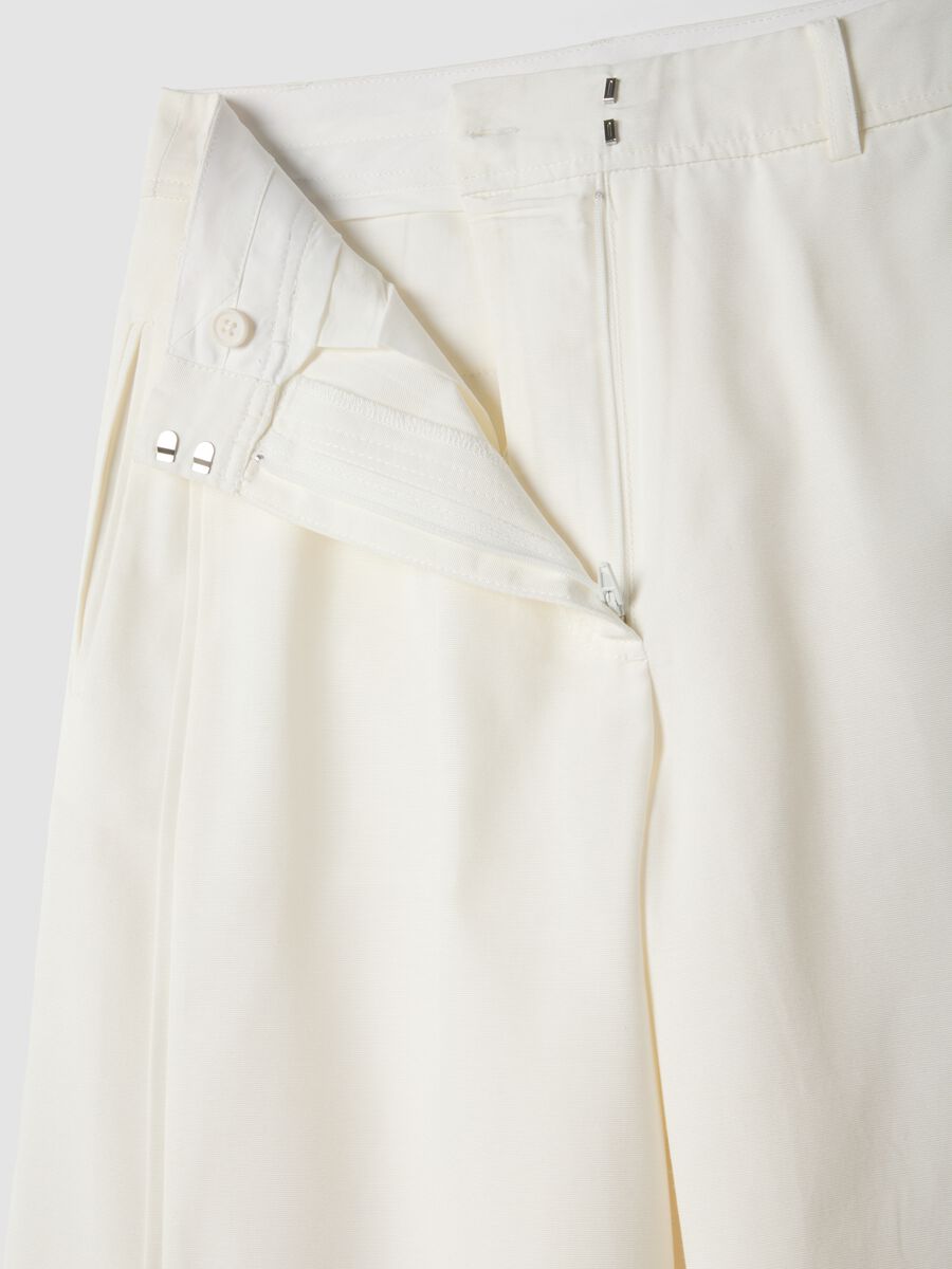 Pantaloni flare in misto cotone bianco con vita regular_6