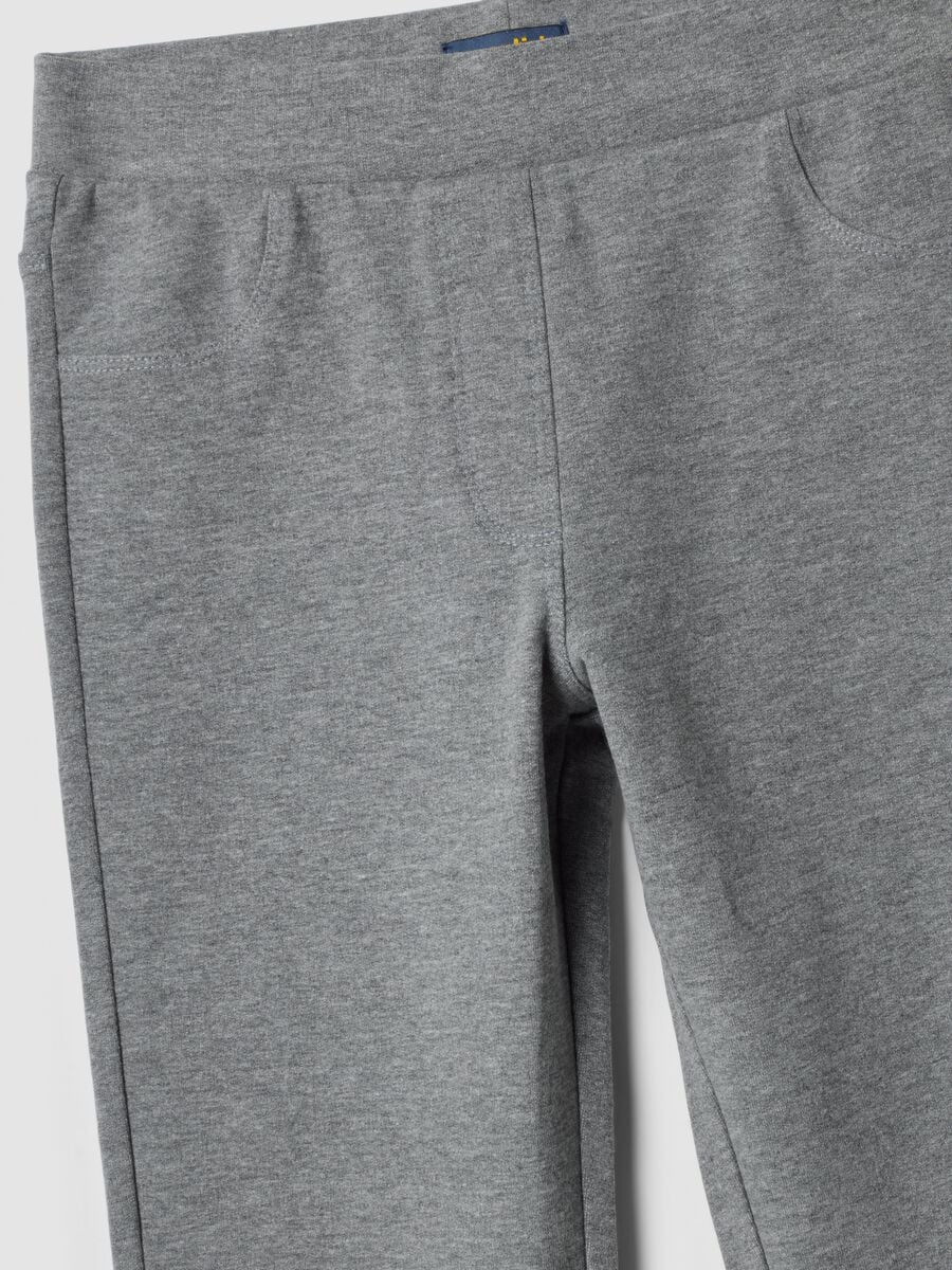 Pantaloni flare grigi in cotone organico e viscosa elasticizzata_2