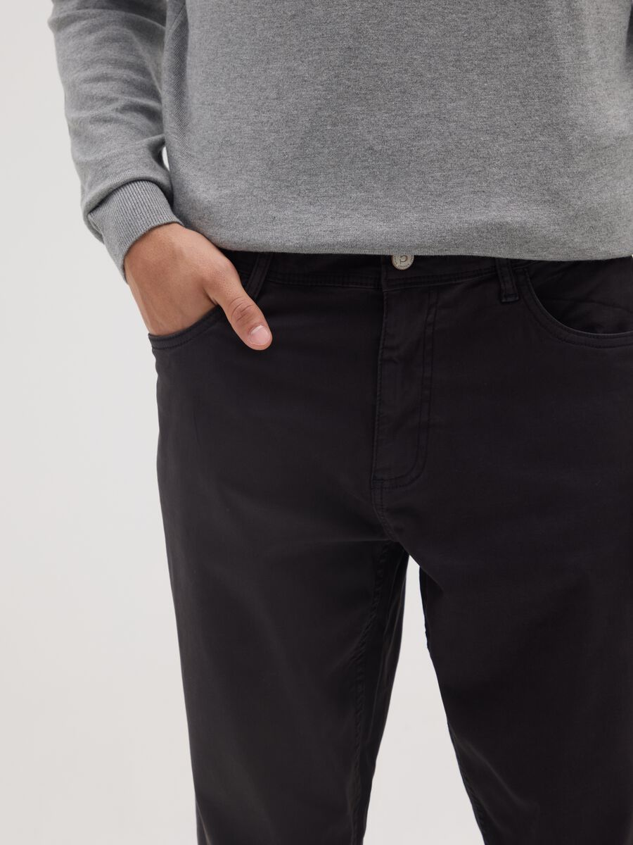 Black regular fit stretch cotton trousers_3