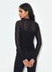 T-shirt nera in tessuto elasticizzato traforato con colletto rialzato_3