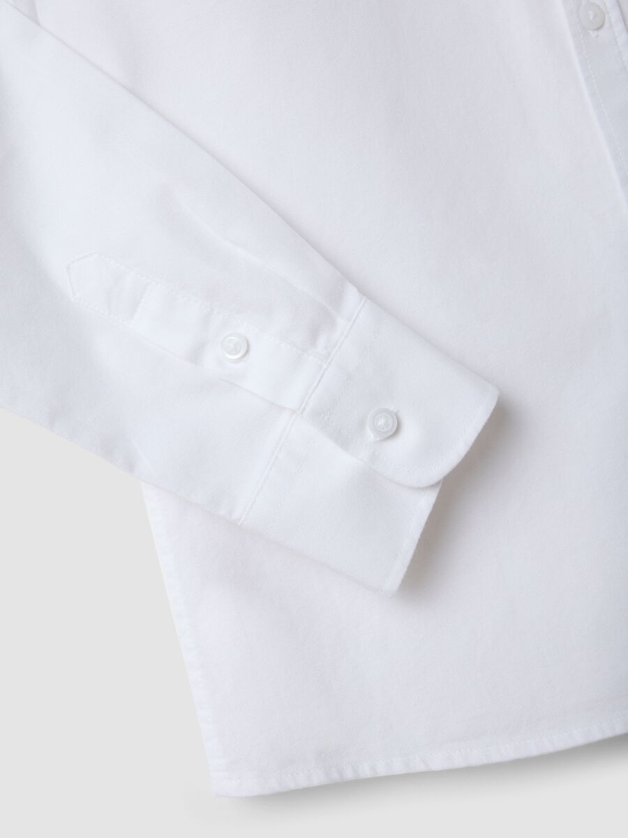 Camicia oxford bianca in puro cotone con colletto classico per ragazzo_2