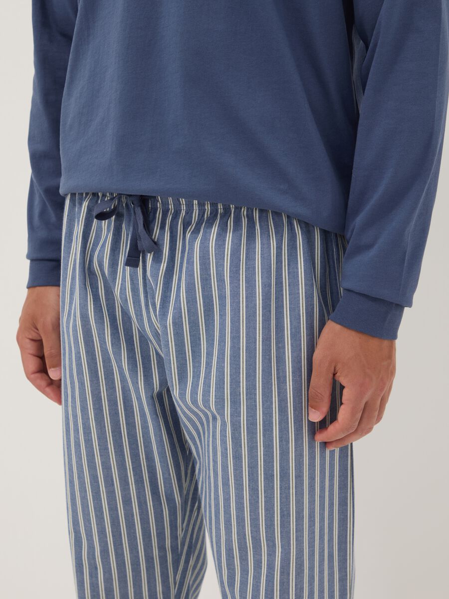 Pigiama blu in puro cotone organico con collo serafino regular fit_3