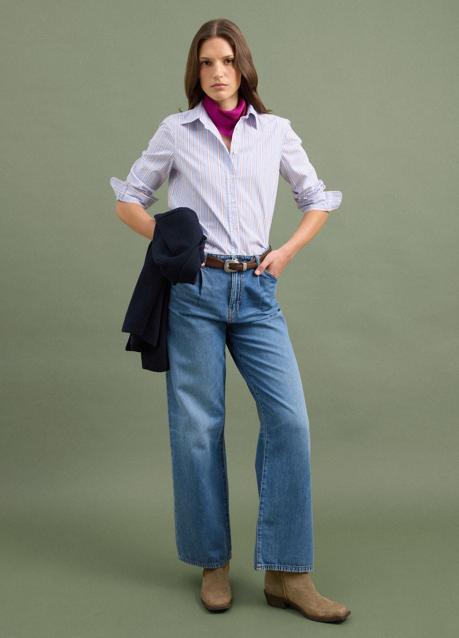 Blue poplin shirt with red stripes, regular fit