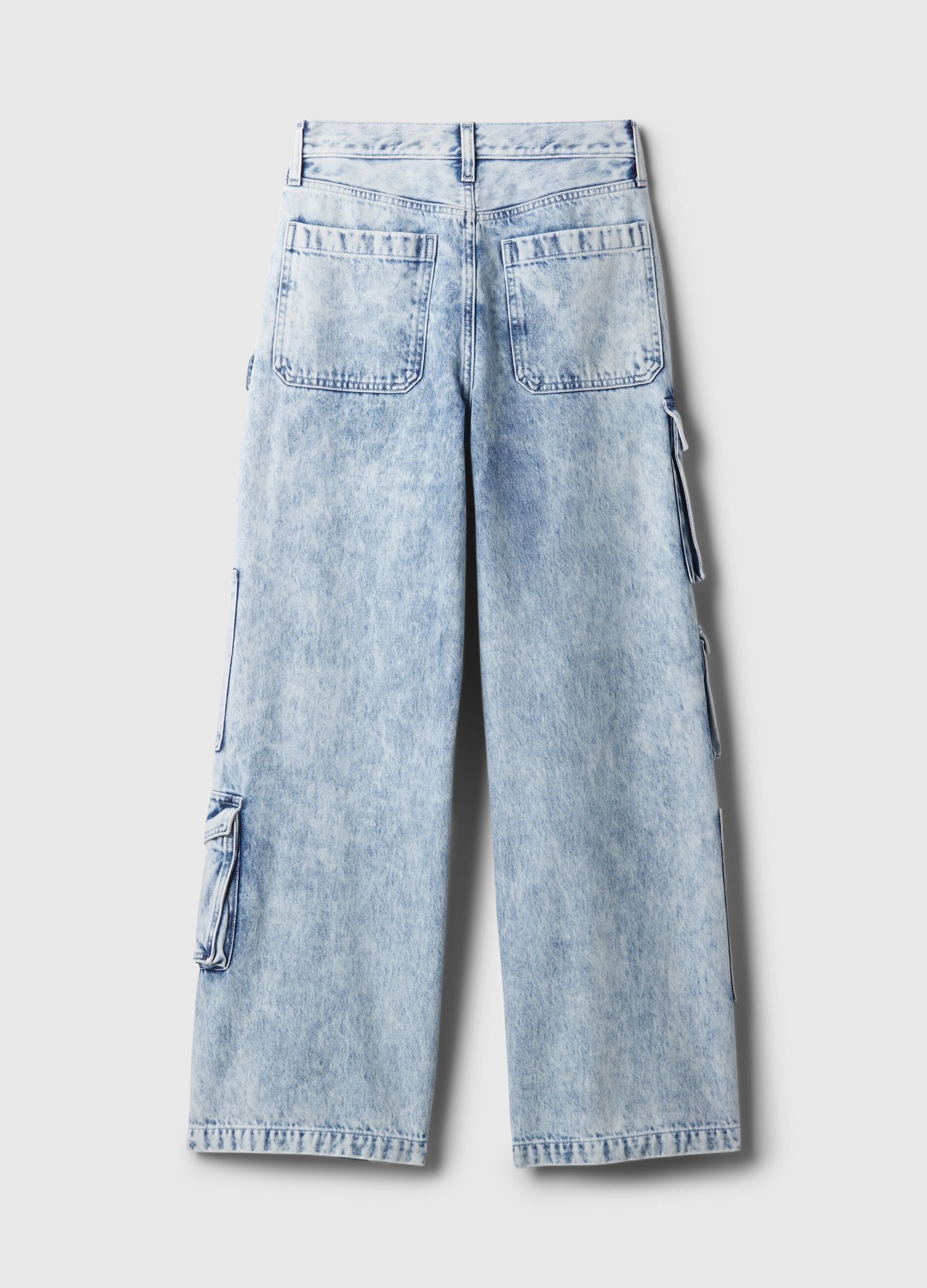 Baggy-fit cargo jeans with multiple pockets