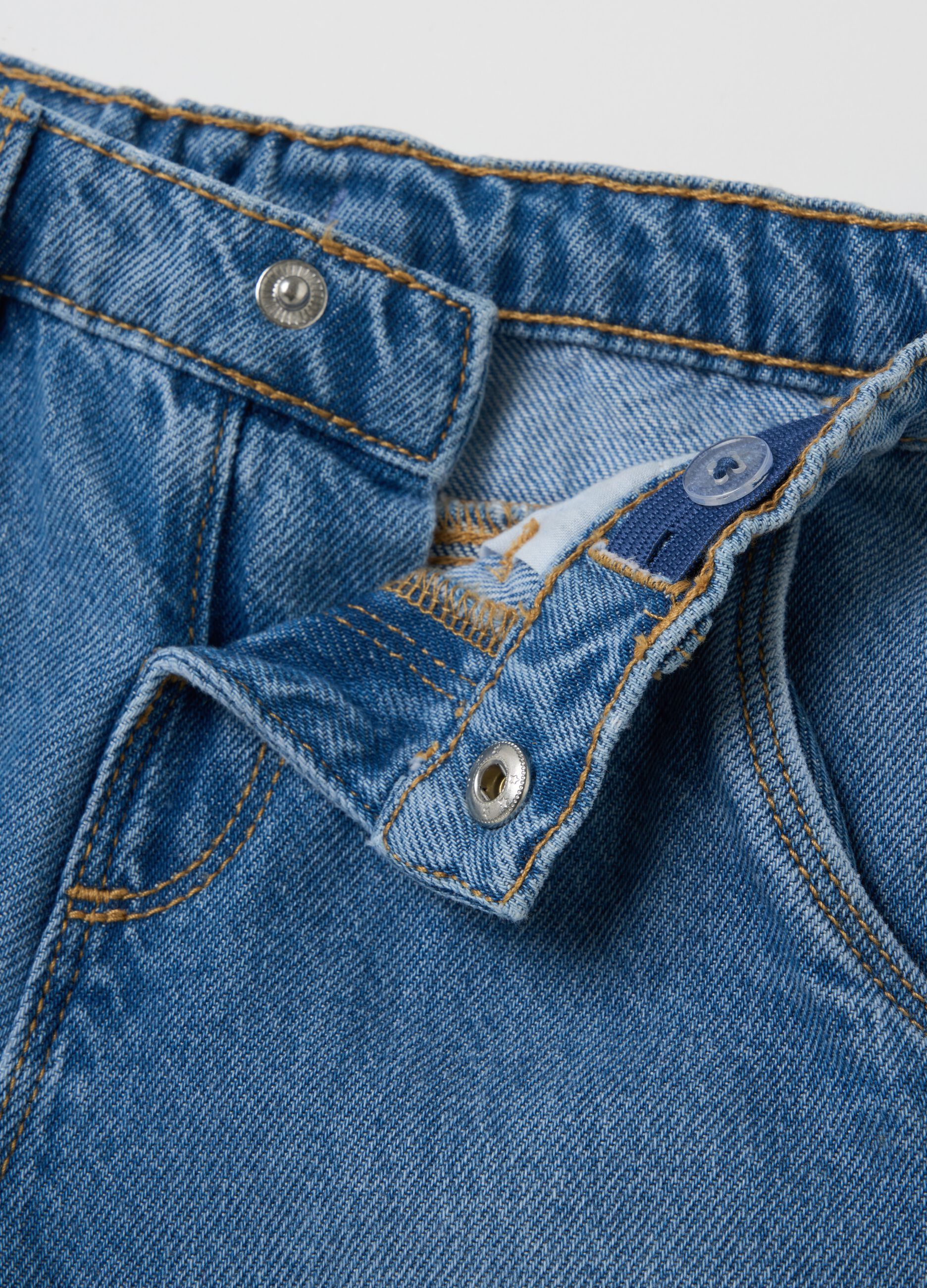 Cotton jeans with pockets and embroidery