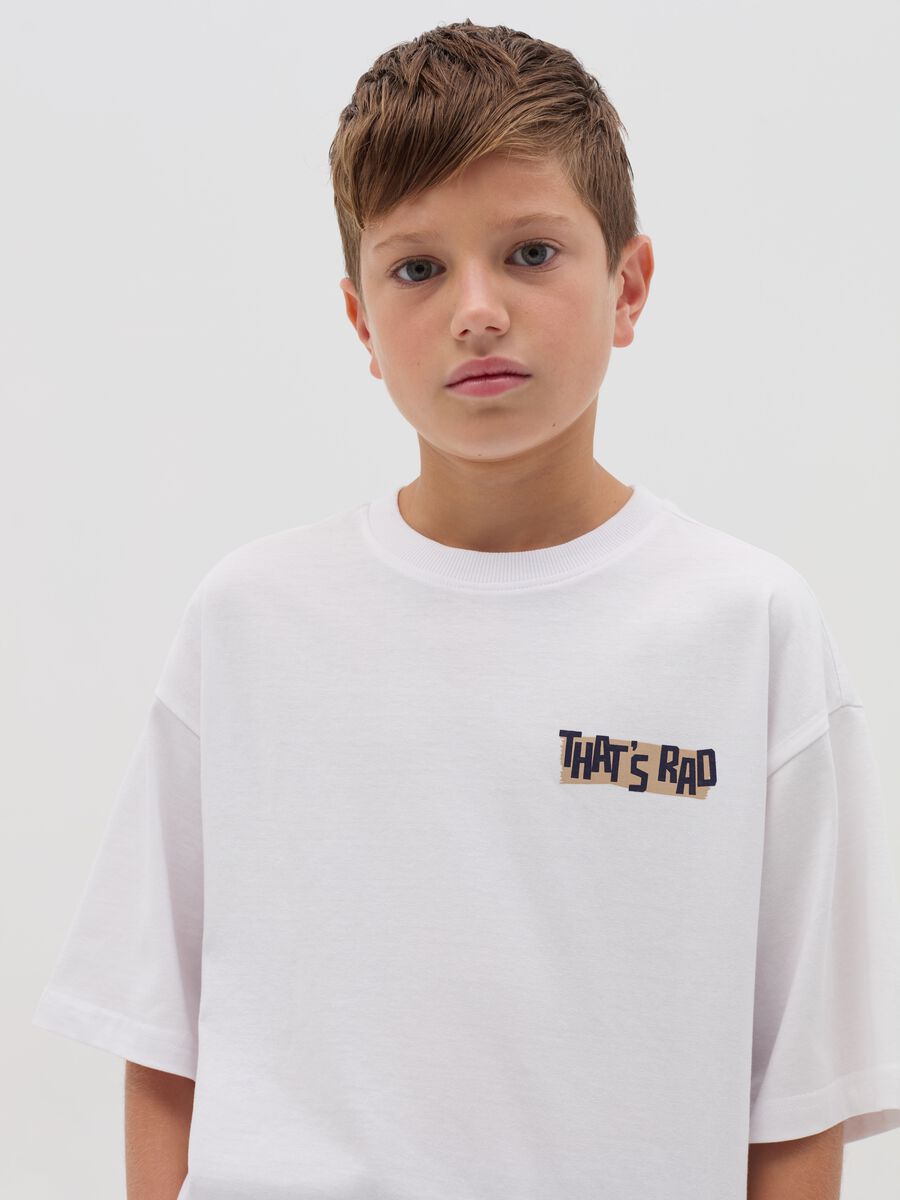 Crew-neck T-shirt with printed lettering_2