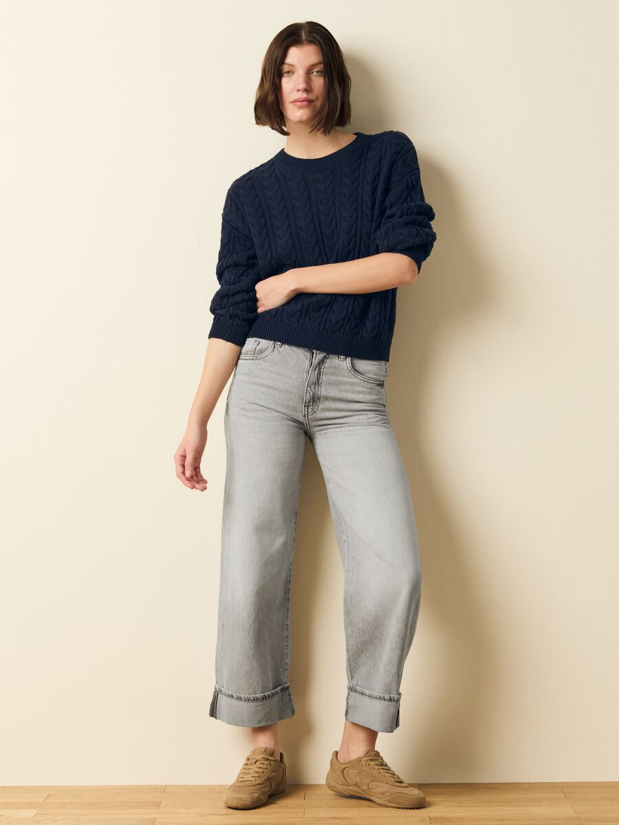 Cable-knit pullover with round neck_2
