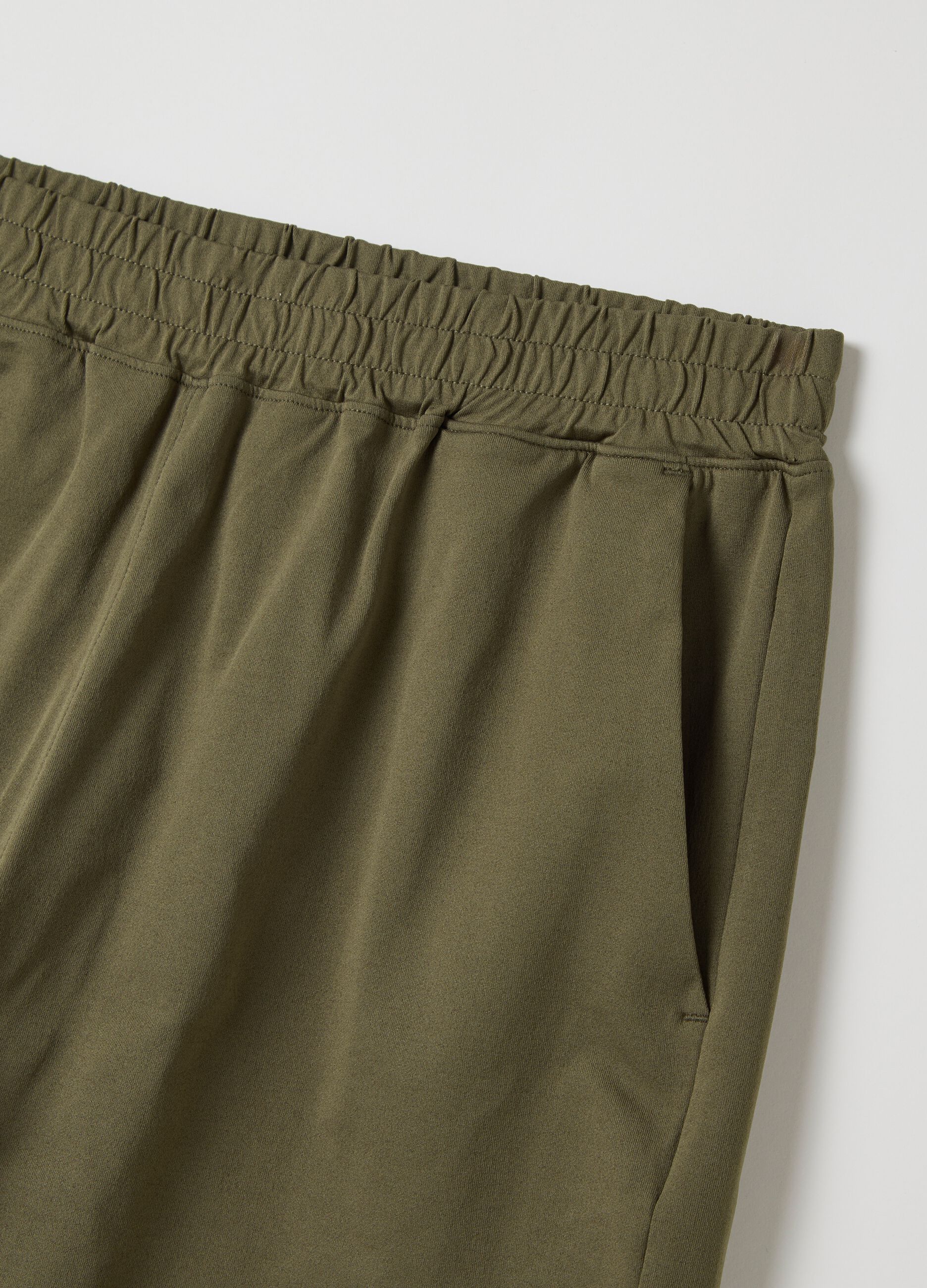 Green Bermuda joggers in stretch fabric