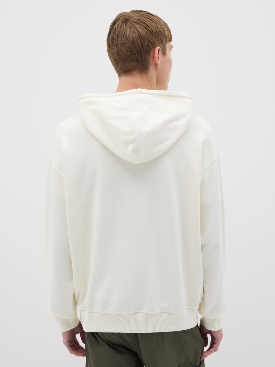 Over-fit cotton hoodie._2