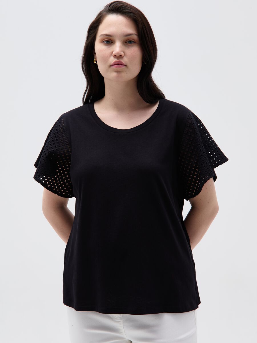 Curvy T-shirt and butterfly sleeves in broderie anglaise_0