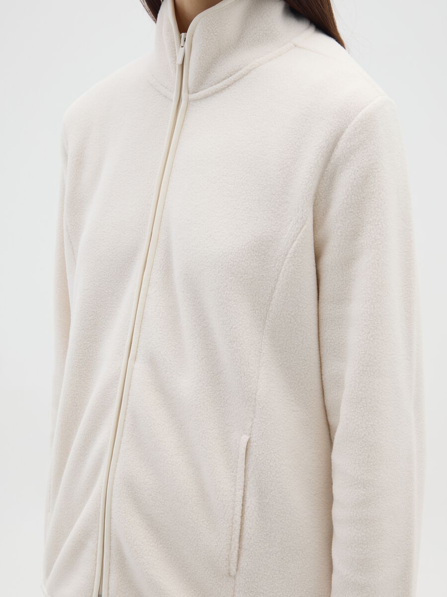 White fitted high-neck fleece sweatshirt with zip_3