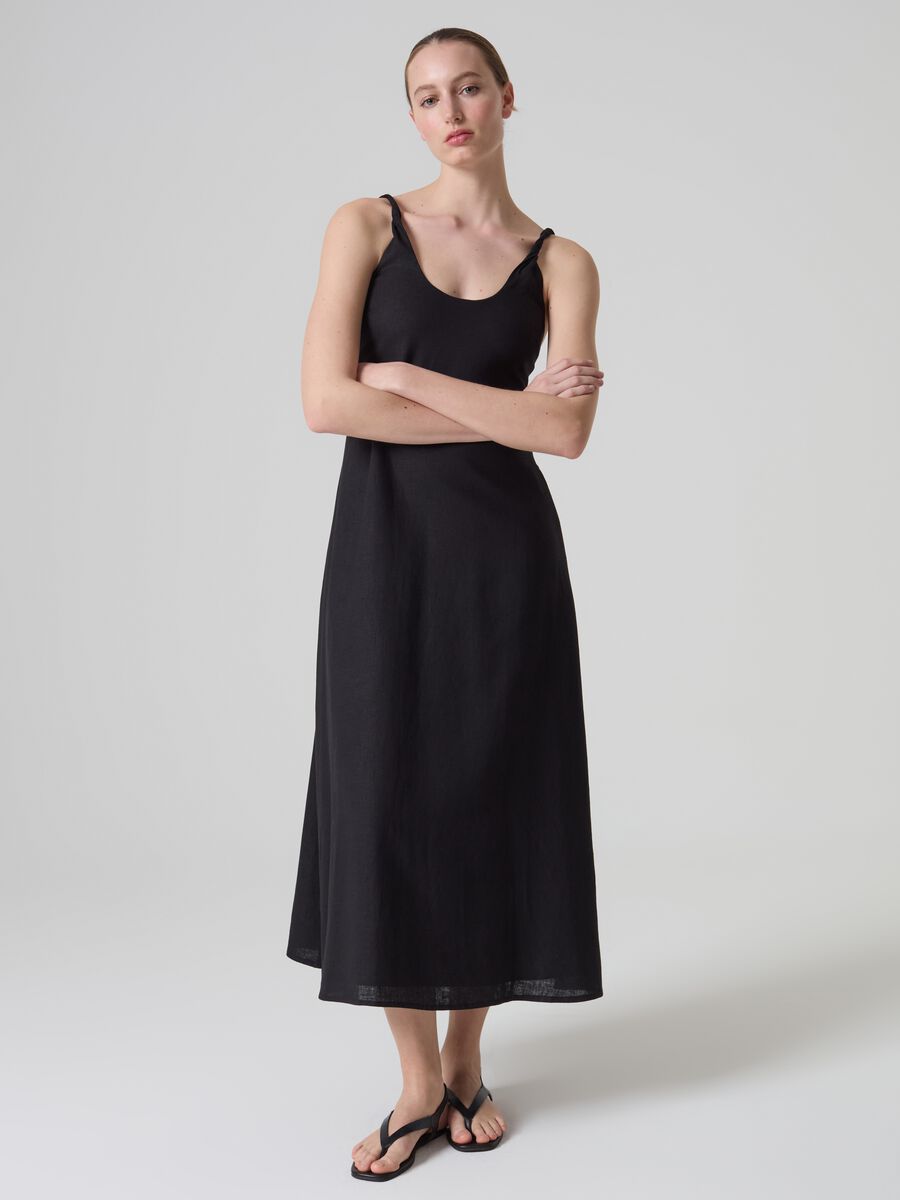 Contemporary long sleeveless dress_0