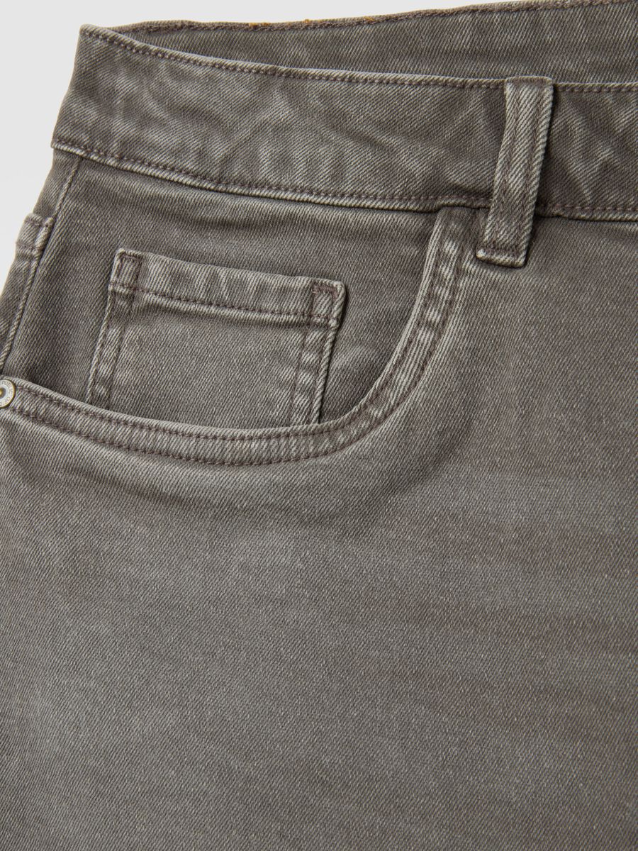 Men's grey denim regular fit shorts_1