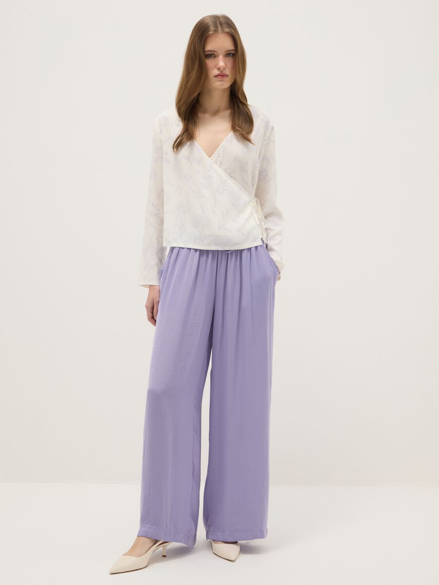 White V-neck pure viscose top regular fit_0