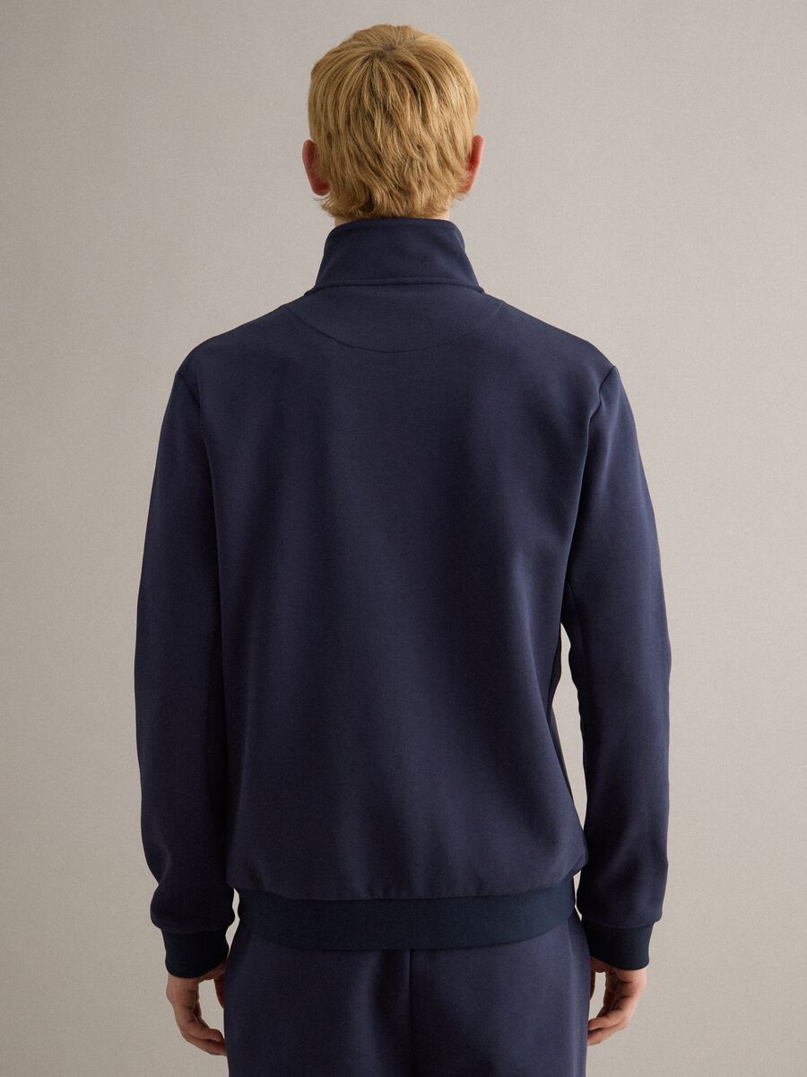 Felpa in misto cotone blu regular fit con full zip e collo alto_3