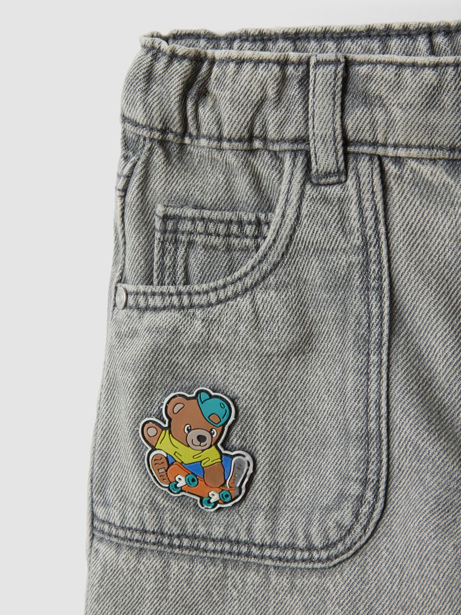 Jeans grigi baggy fit in puro cotone con stampe per bimbo_3