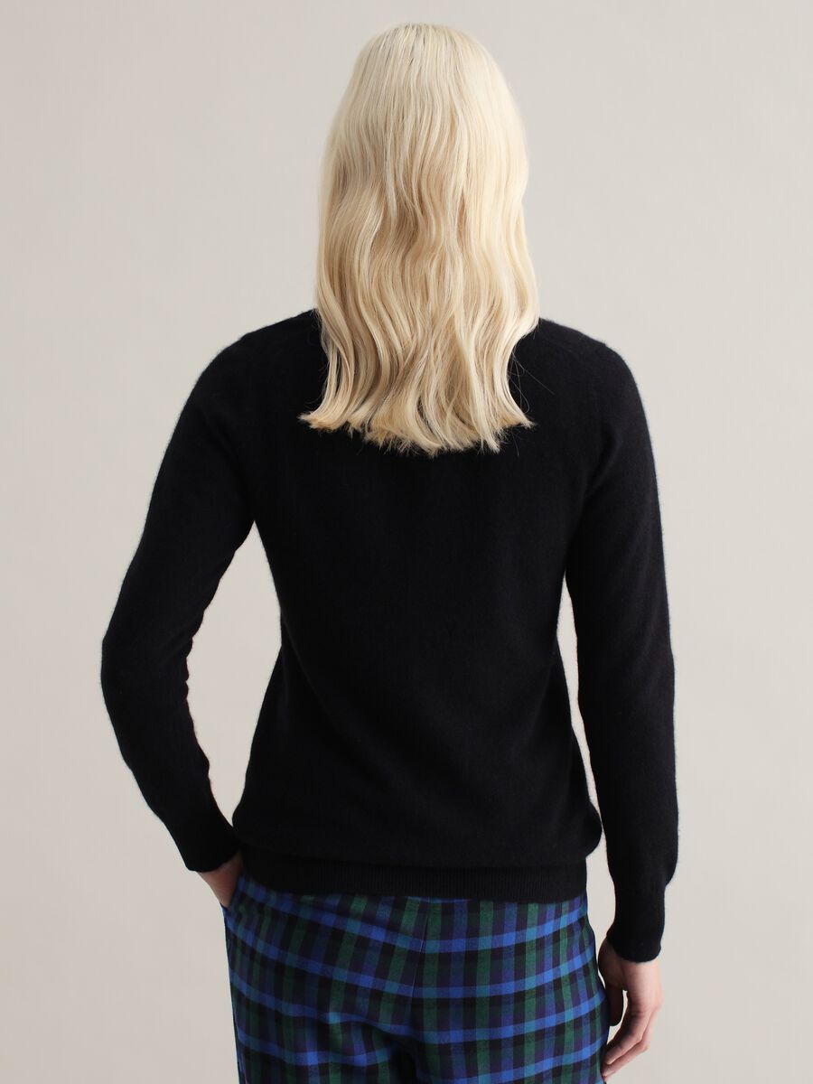 Cashmere pullover with round neck with fold_3