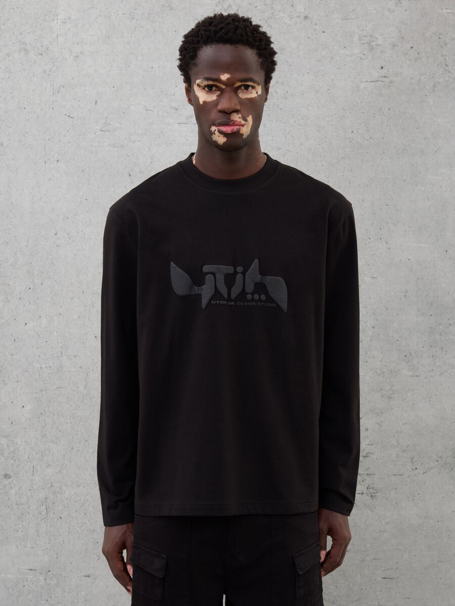 Long-sleeved Graphic T-shirt Black_1