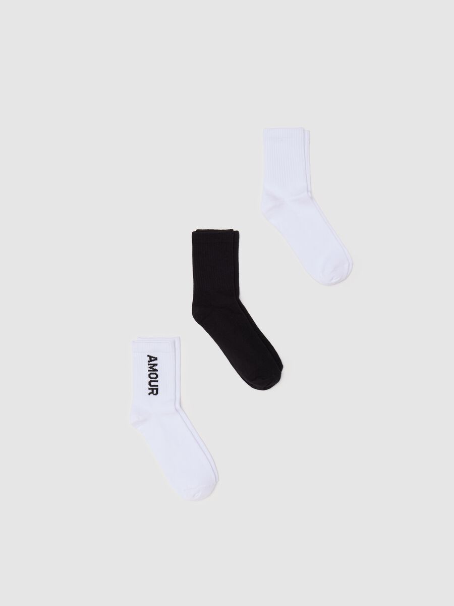 Three-pair pack short socks with ribbed legs_0