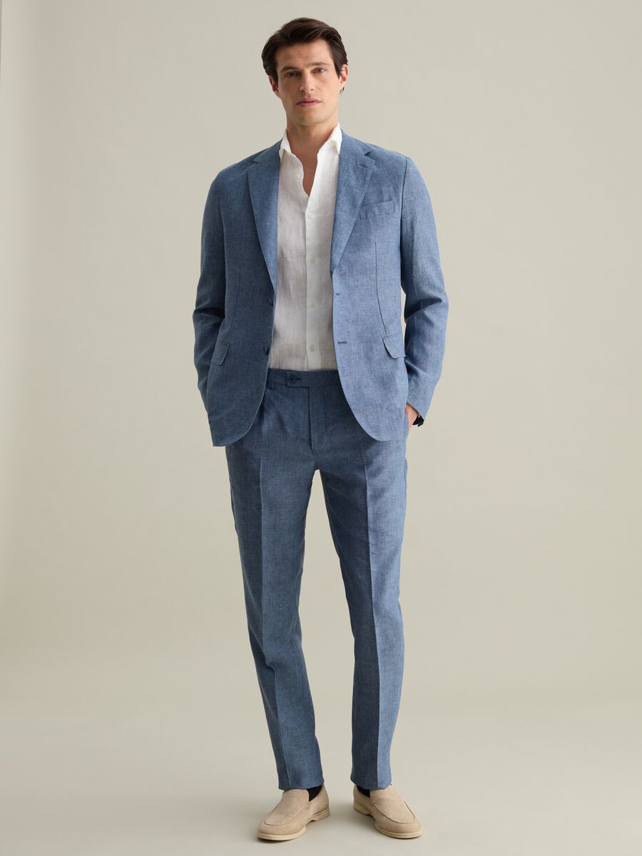 Contemporary slim-fit trousers in linen_0