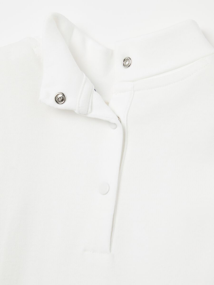 Long-sleeved T-shirt with high neck_2