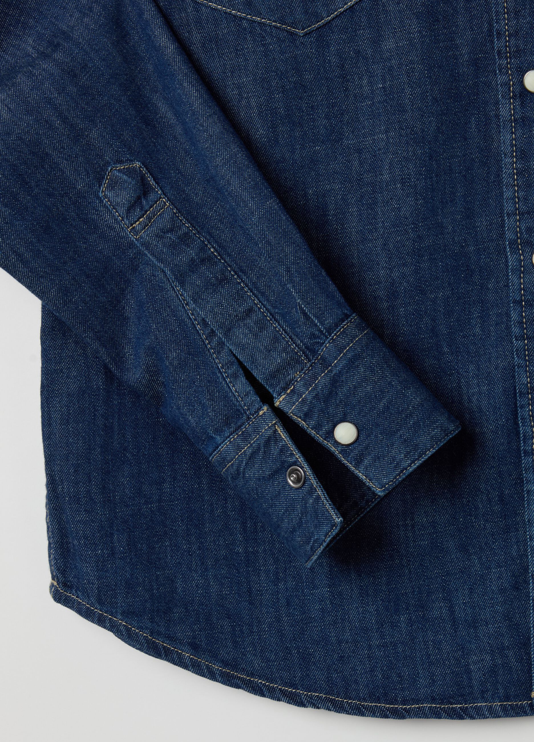 Camicia in denim con tasche 