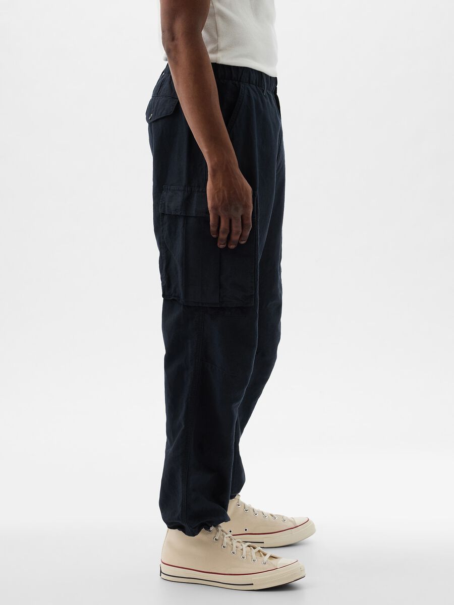 Cargo parachute trousers in linen and cotton_1