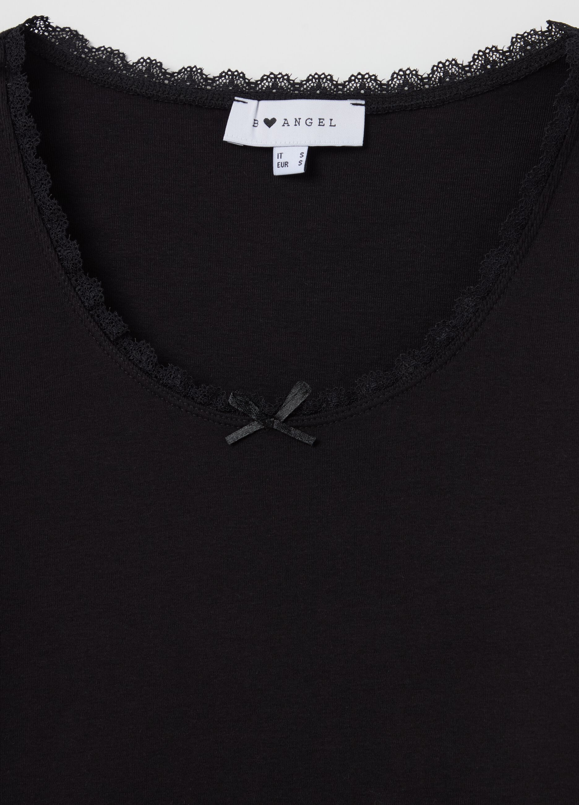 T-shirt with round neck, lace and bow