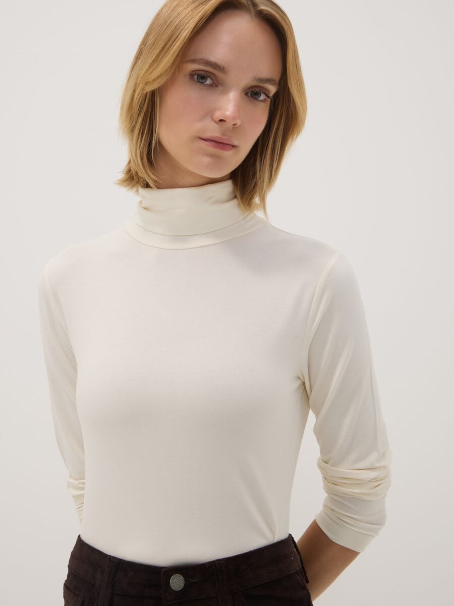 White stretch viscose top with mock neck, regular fit_1