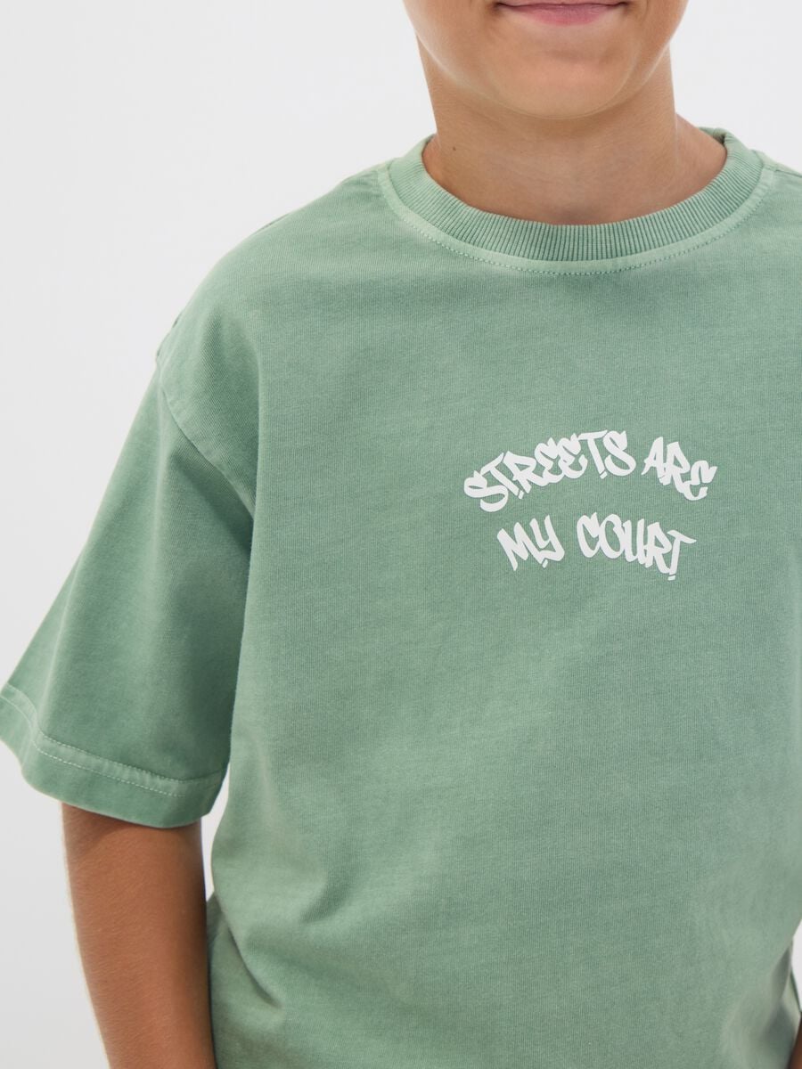Green oversized pure cotton T-shirt with "Streets are my court" slogan for boys_2