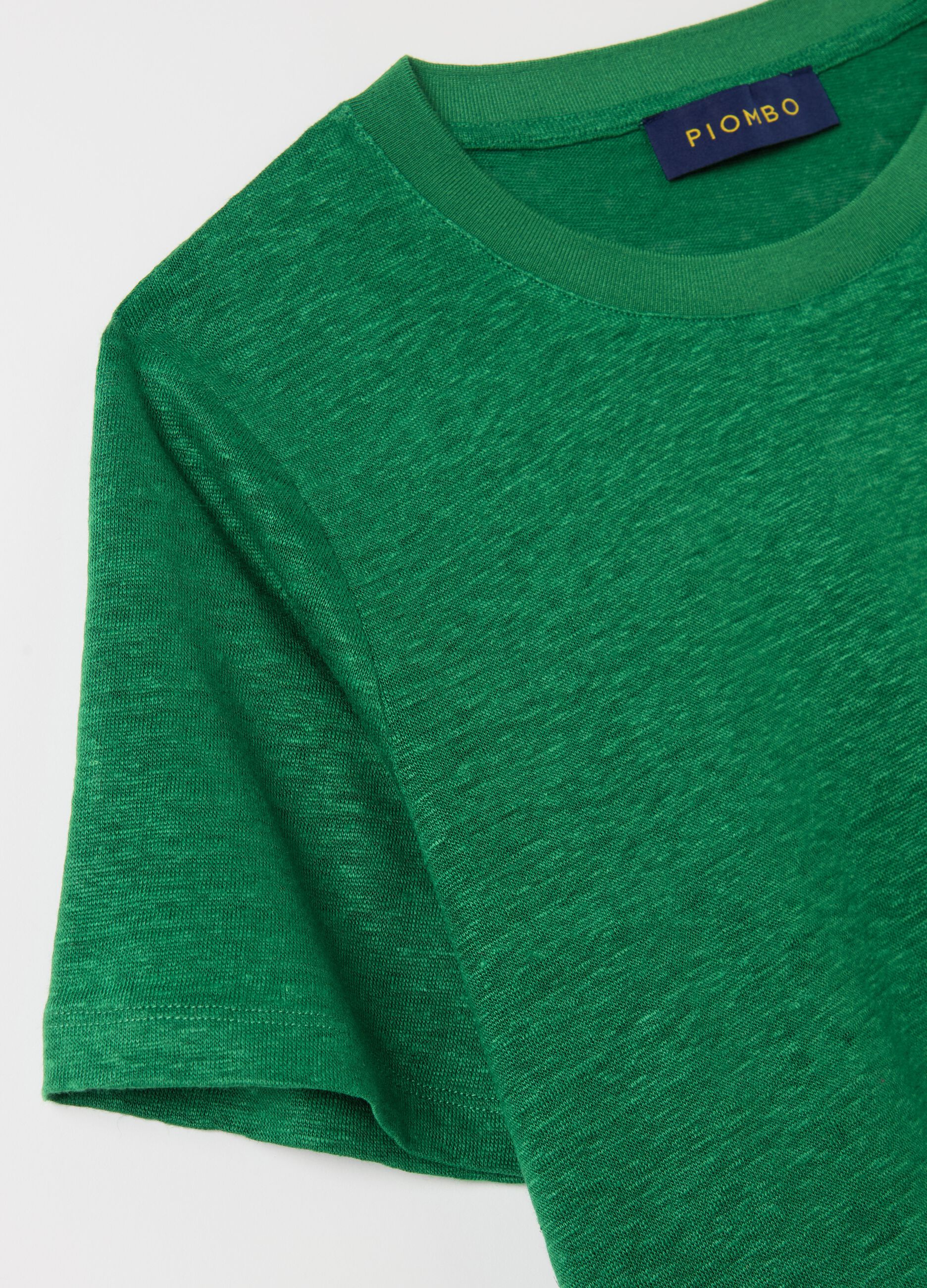 Short-sleeved T-shirt in green linen