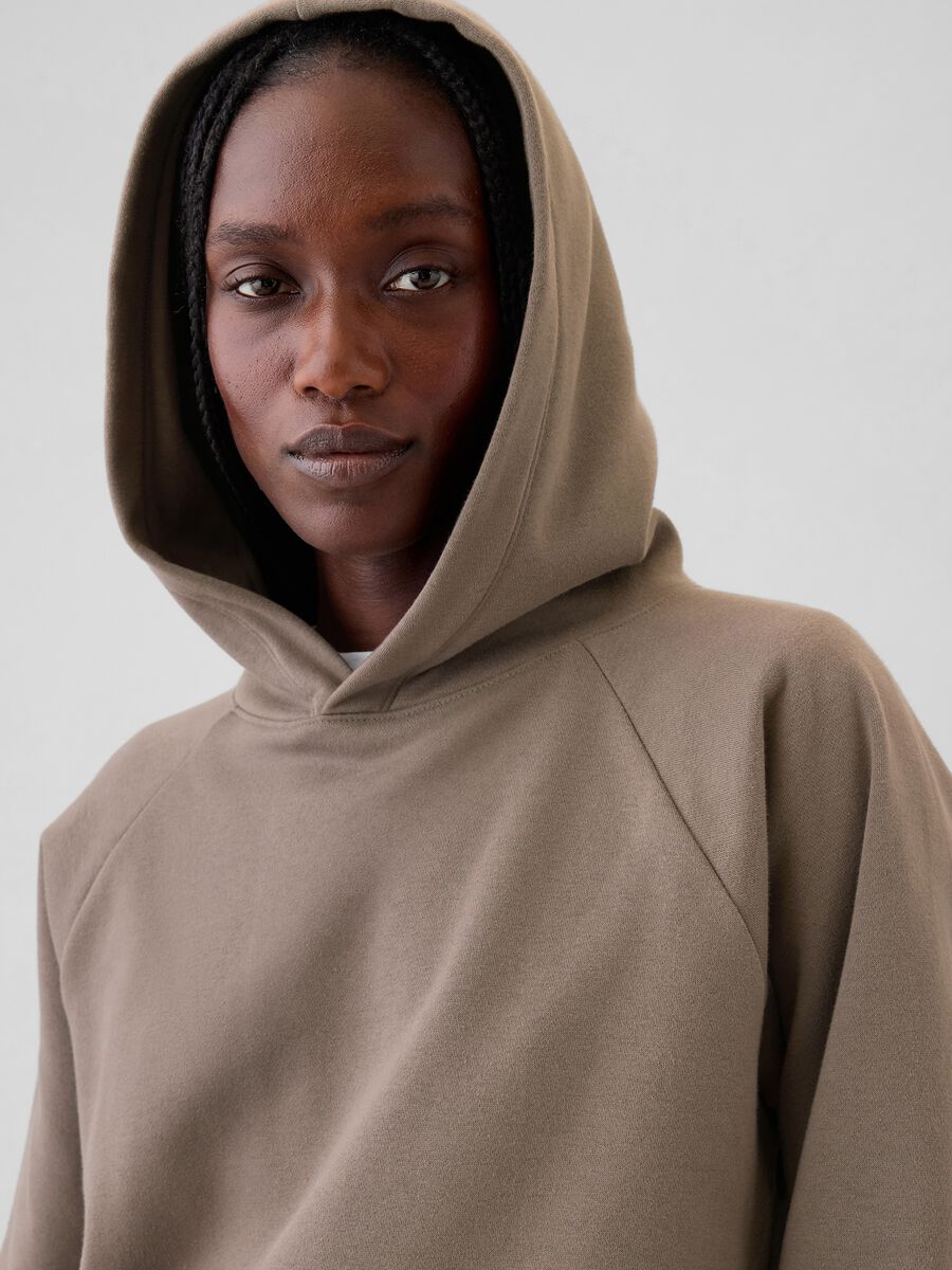 Felpa con cappuccio maniche raglan_3