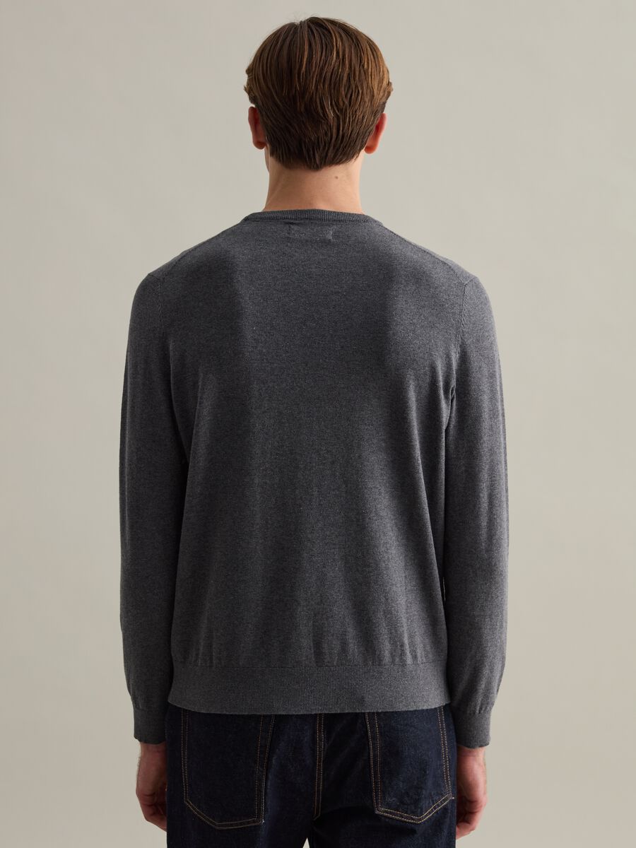 Pullover con scollo rotondo_2