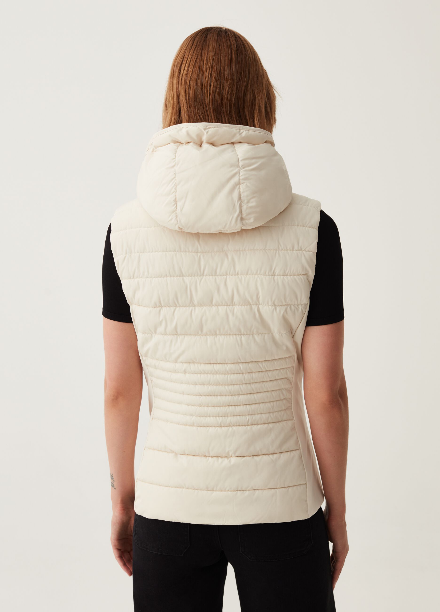 Gilet trapuntato con cappuccio_2