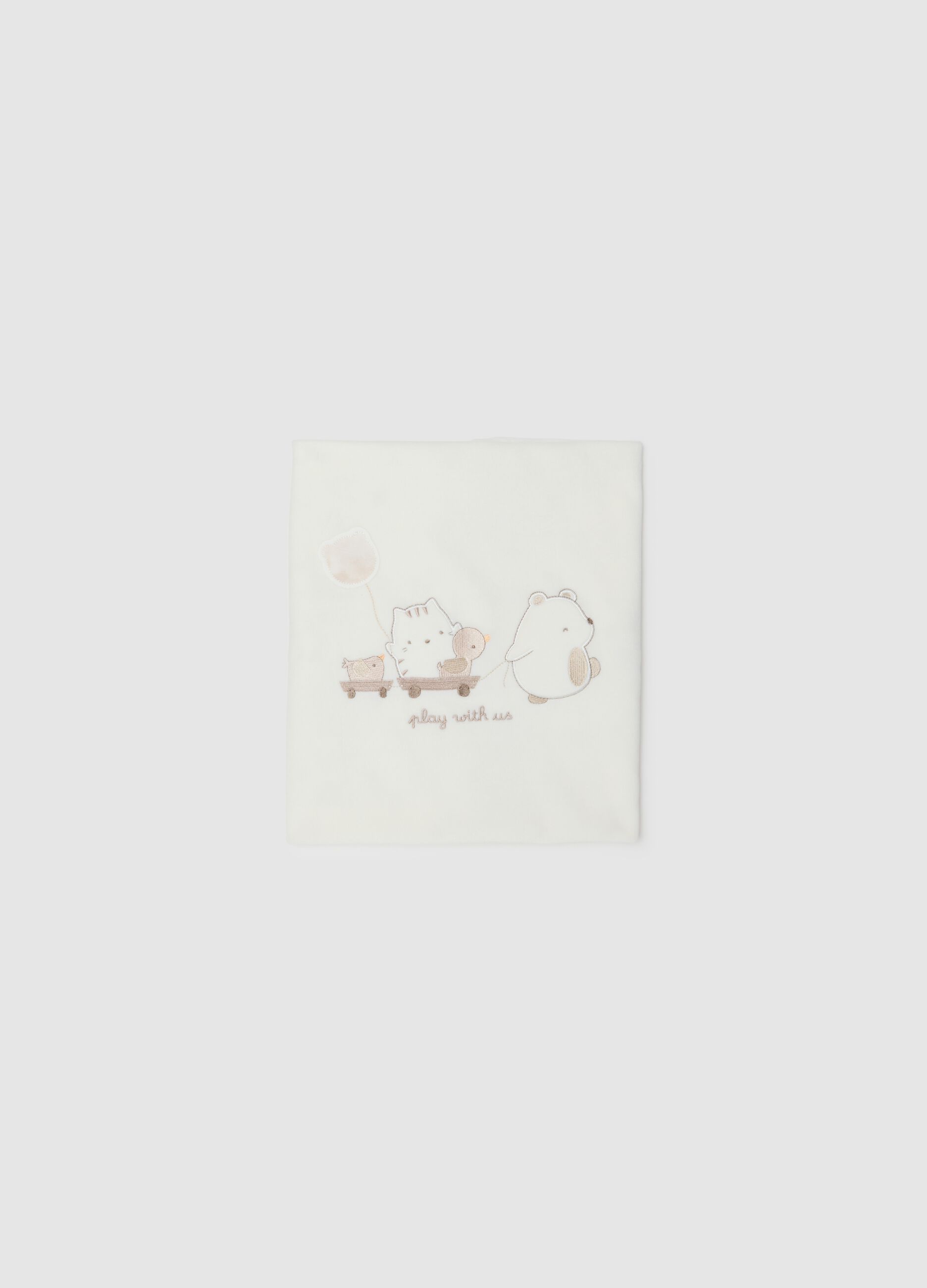 White baby blanket made of cotton blend with decorations