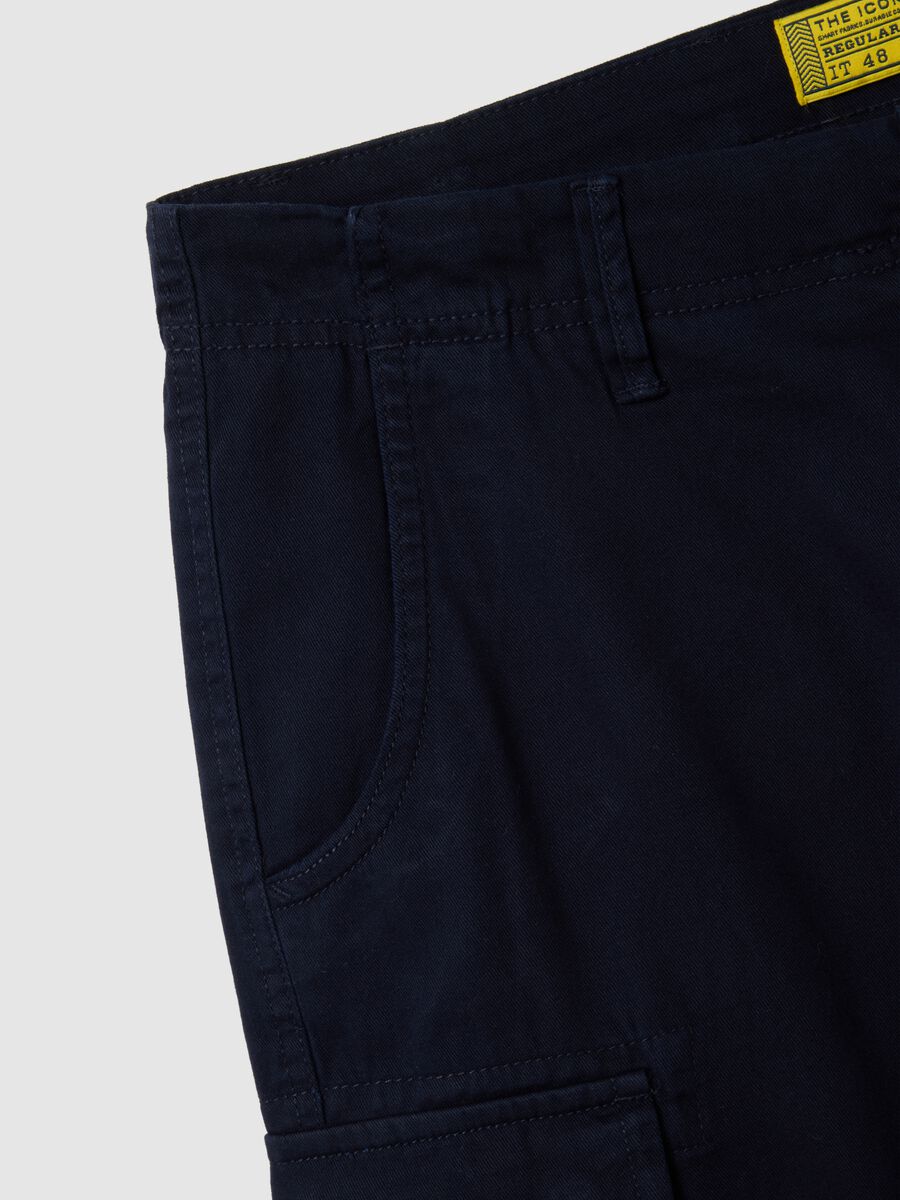 Men's blue cotton cargo shorts, regular fit_5
