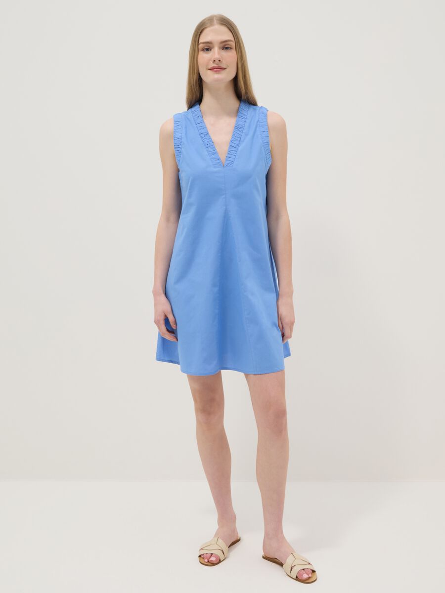 Abito mini azzurro in puro cotone regular con scollo a V arricciato_0