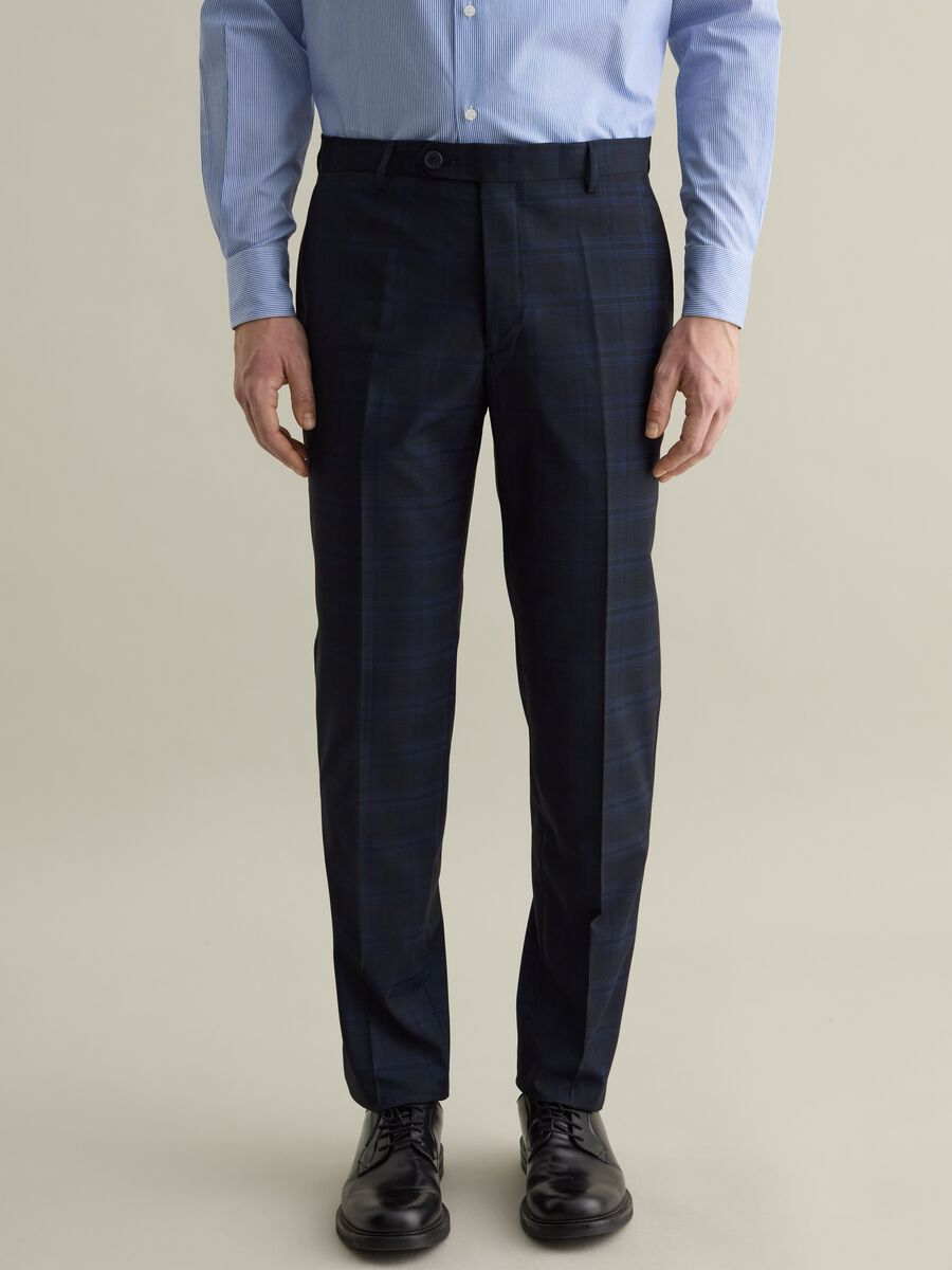 Chino trousers with check pattern_1