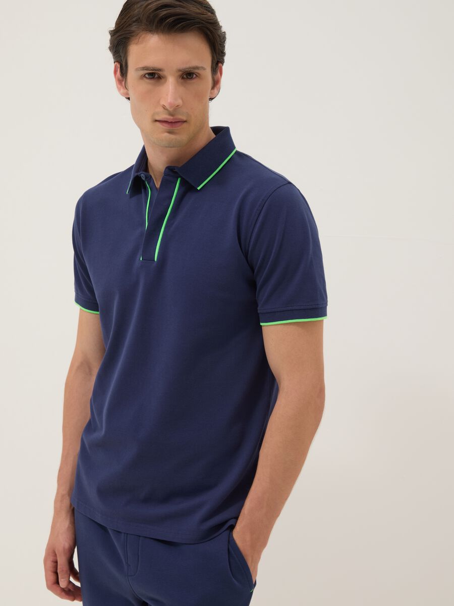 Polo blu a maniche corte in cotone elasticizzato_0