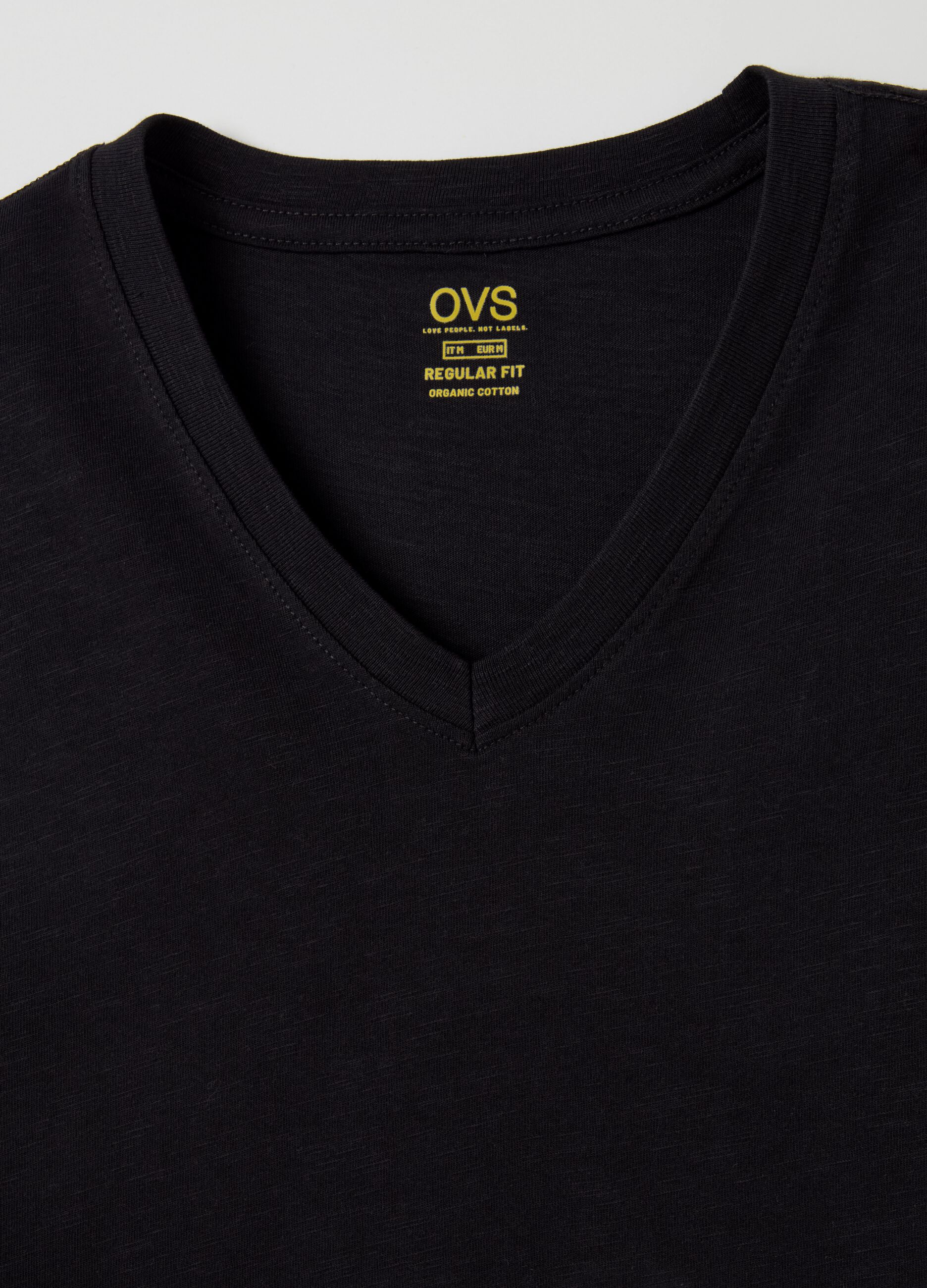 T-shirt in cotone slub con scollo a V