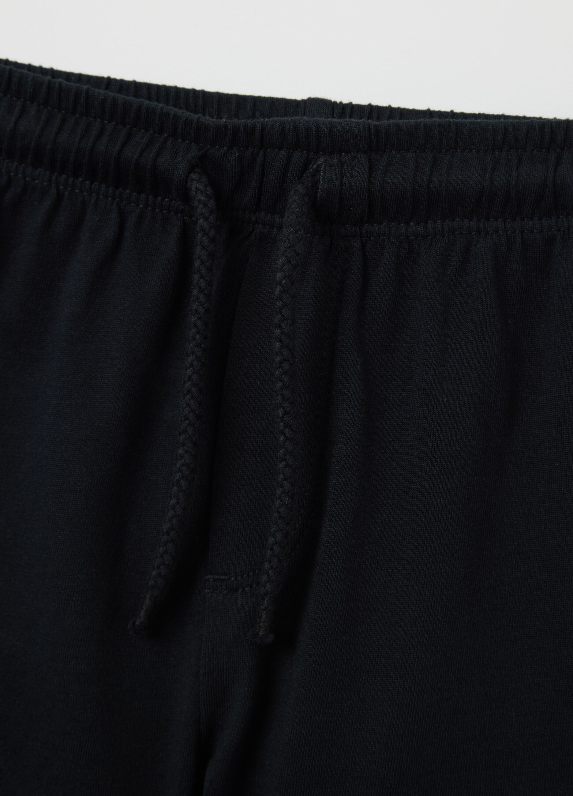 Two-pack black and yellow Bermuda shorts with drawstring and print