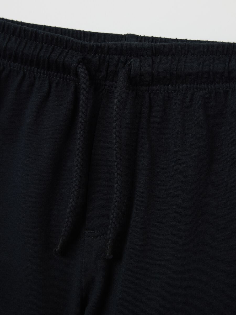Two-pack black and yellow Bermuda shorts with drawstring and print_2