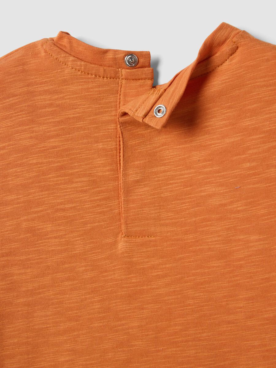 T-shirt in puro cotone arancione da bimbo regular fit con tasca_3