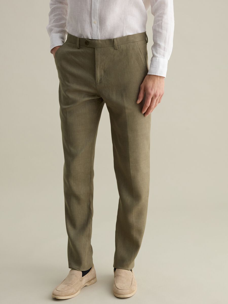 Contemporary slim-fit trousers in linen_1