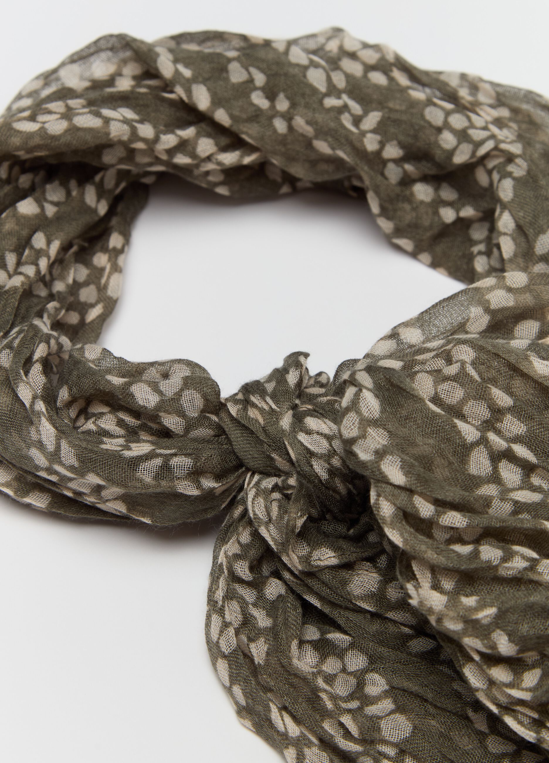 Pashmina effetto crinkle stampa all-over