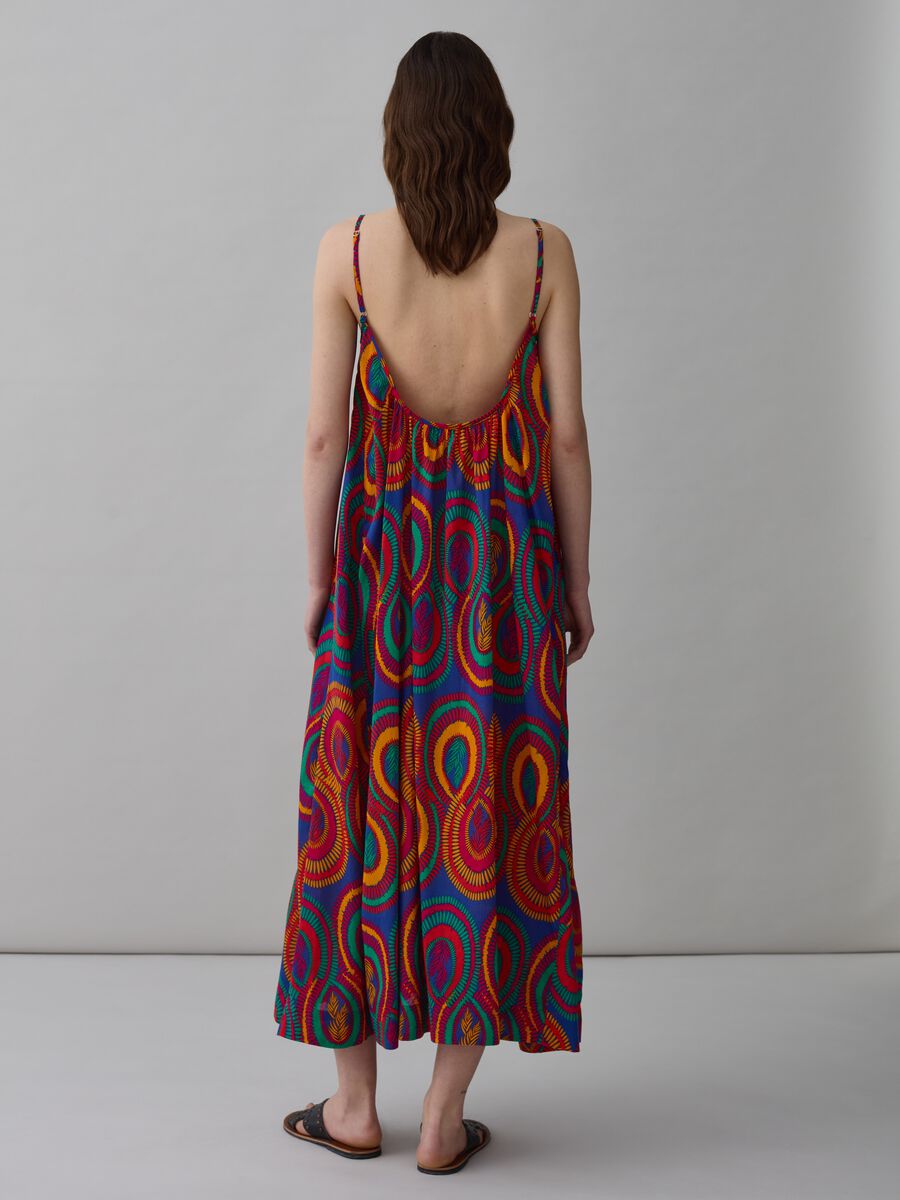 Long printed dress with bare back_1