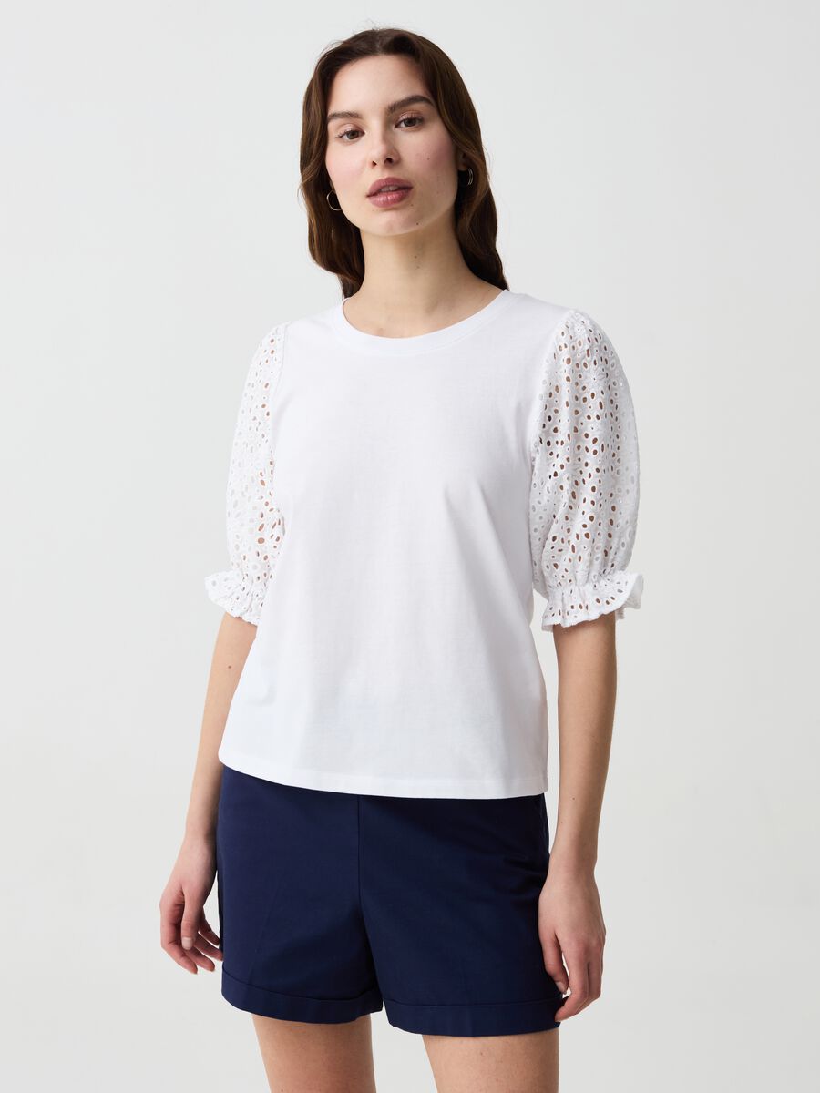 T-shirt with puff sleeves in broderie anglaise_0